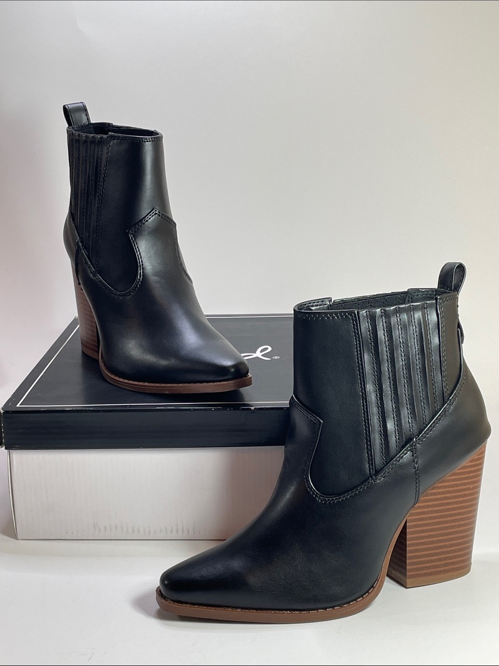 Qupid Women's Black Faux Leather Block Heel Ankle Boots Size US7